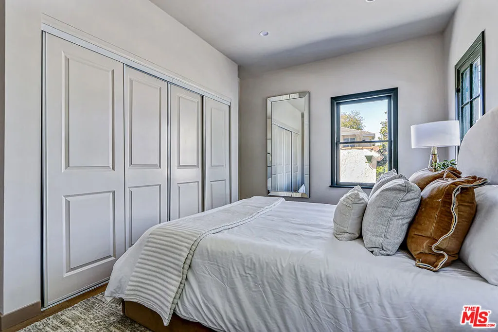 1801 S Sycamore Avenue, Los Angeles, California 90019 home-pic-24